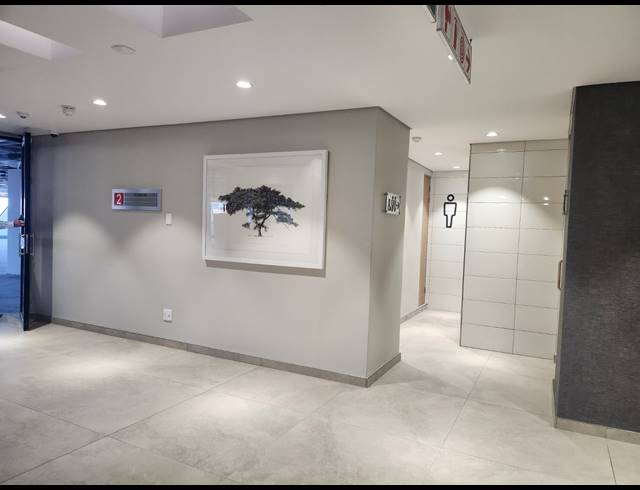 684M² OFFICE TO LET IN VORNA VALLEY
